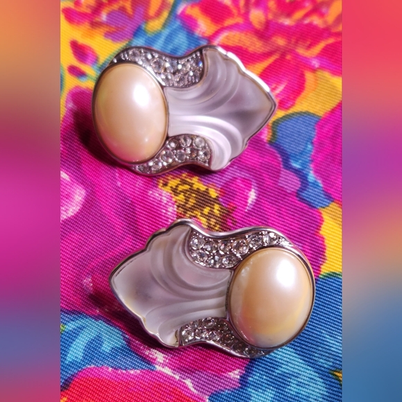 YSL 🇫🇷 Cabochon Pearl (faux) French Clip Silver Plated Earrings🇫🇷 - Picture 6 of 6